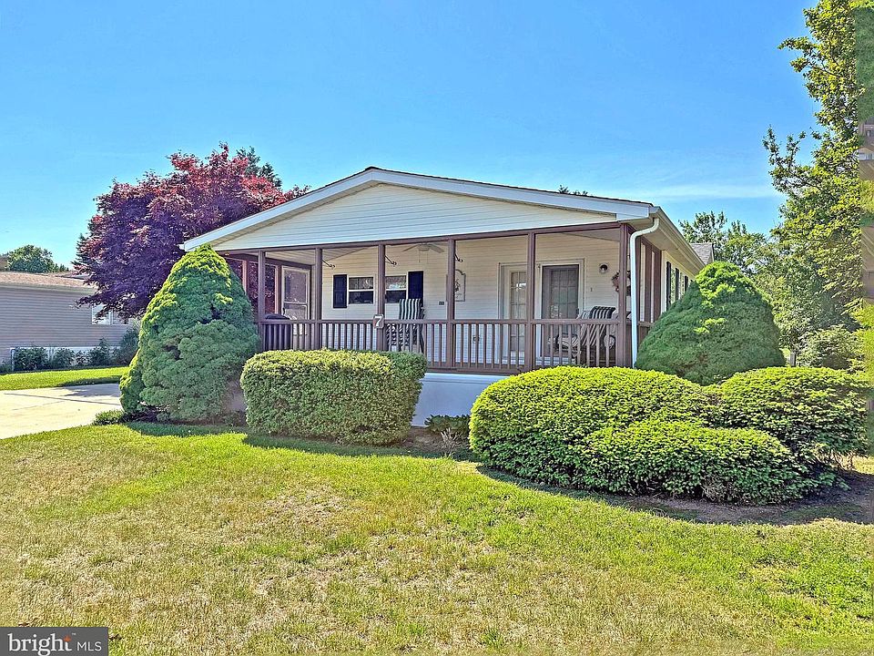 1st image of 7 Devon Ln E #5