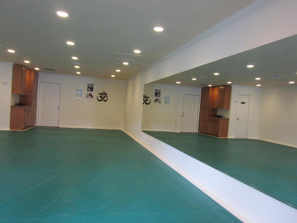 2nd image of 225 Main St Ste 17