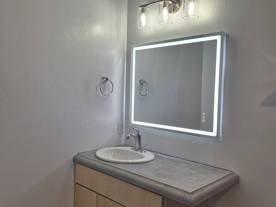 FULL BATHROOM 2
