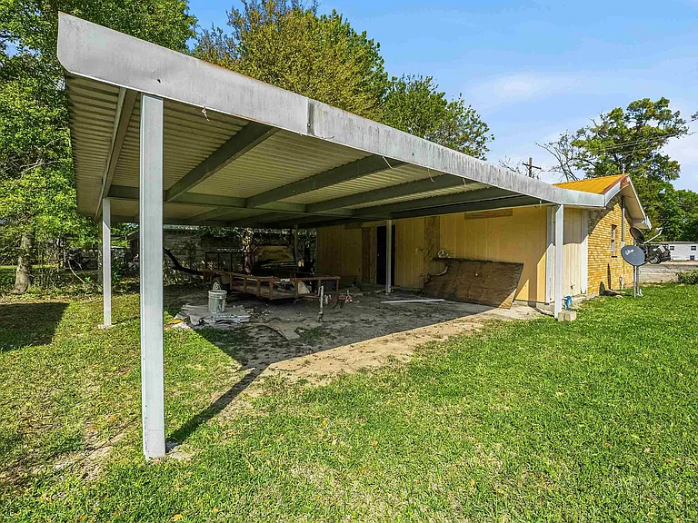 301 N Thomson Ave — Photo 38