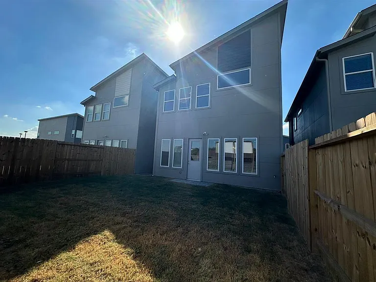 6804 Troya Ln — Photo 30
