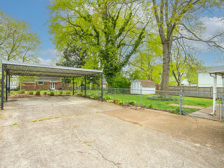 611 Shady Ln — Photo 34
