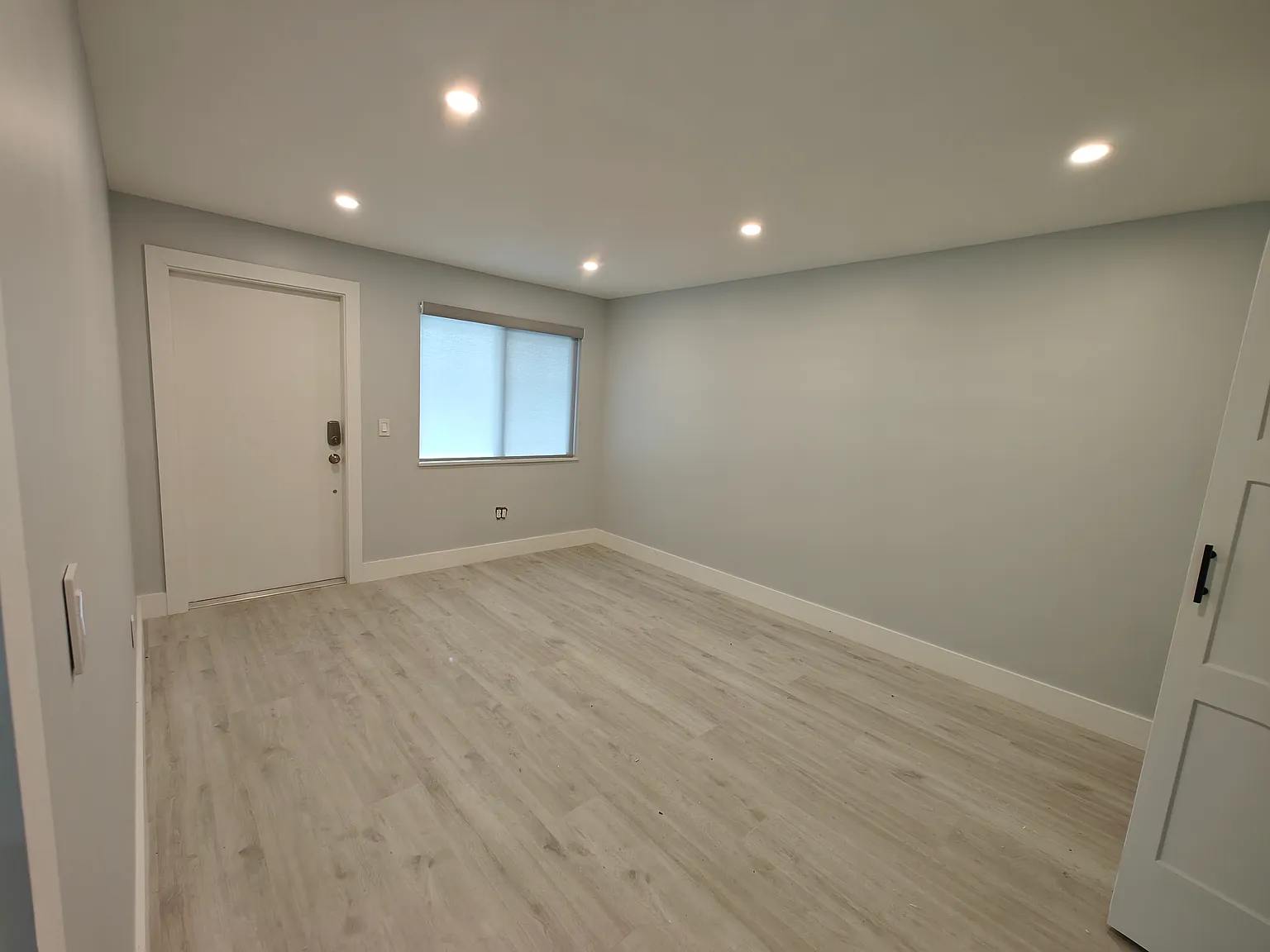 3 bed, 1045 sqft, $2,600 — Photo 2