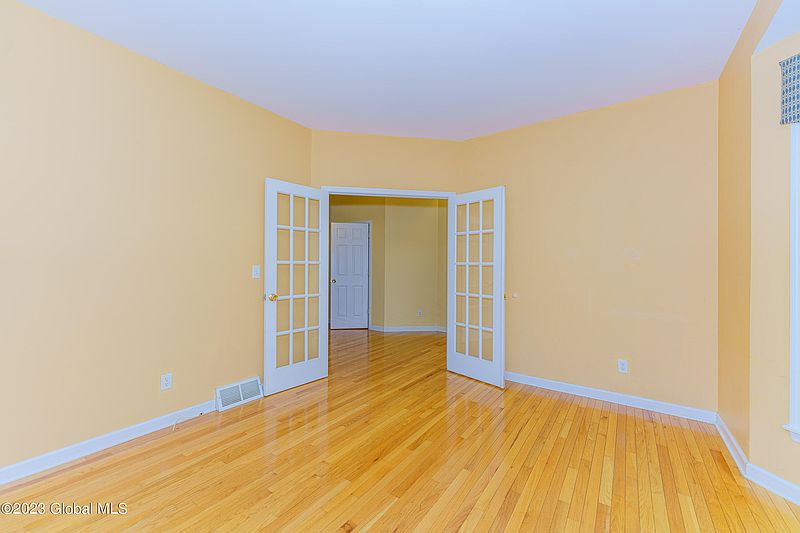 4th image of 23 Schwaber Drive