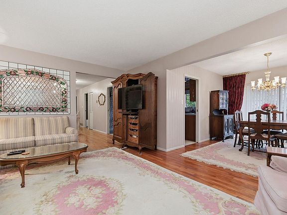 5th image of 8285 Burnlake Dr