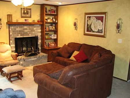 Living room with fireplace 