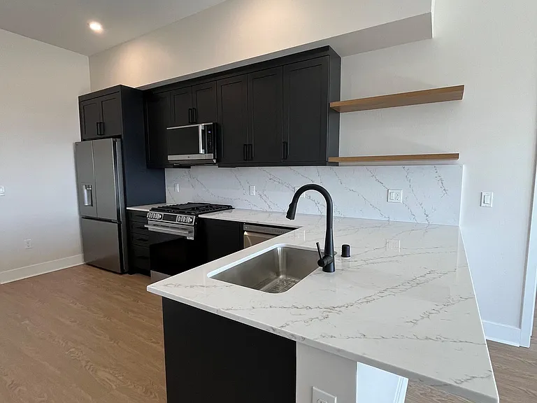 401 W Grand Ave #401 — Photo 5