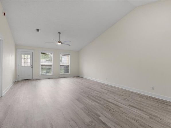 258 Spring Lake Dr N, Mobile, AL 36695