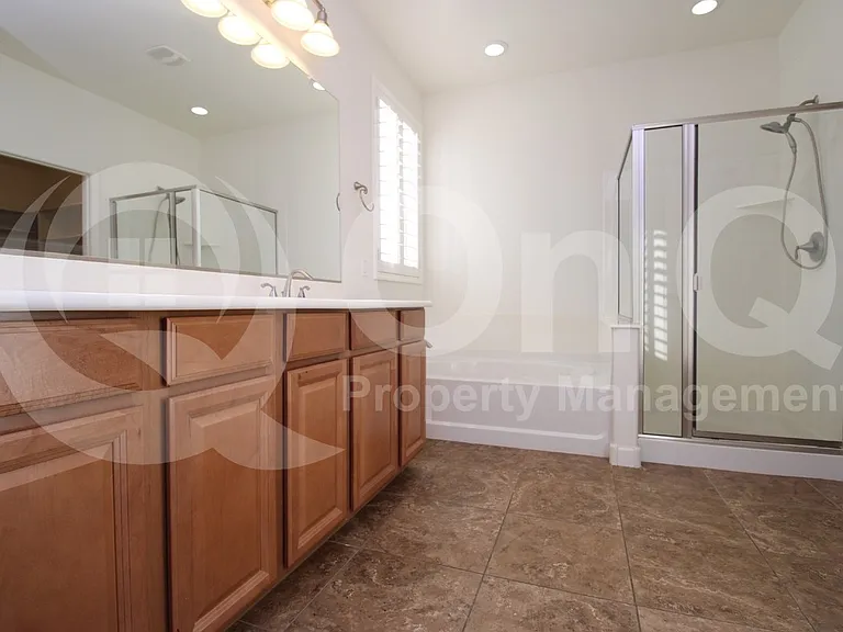 4535 S Ellesmere St — Photo 17