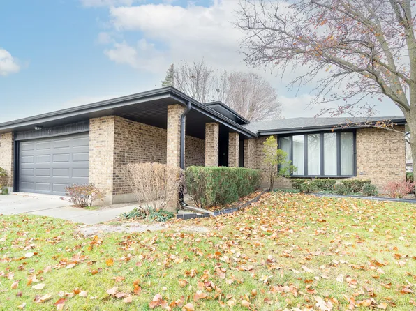 902 College Ave, Matteson, IL 60443