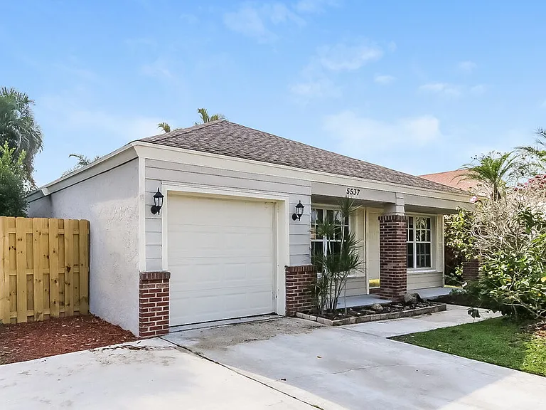 5537 Pebble Brook Ln — Photo 1