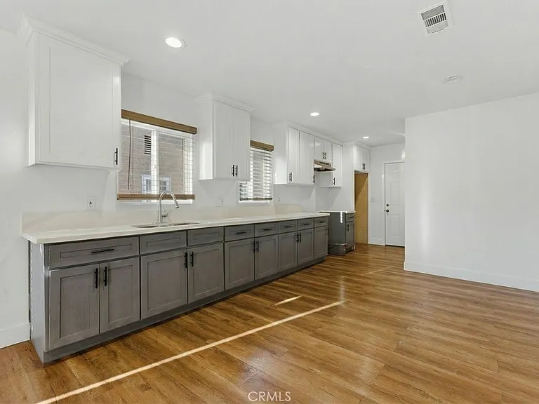 6011 Arlington Ave — Photo 2