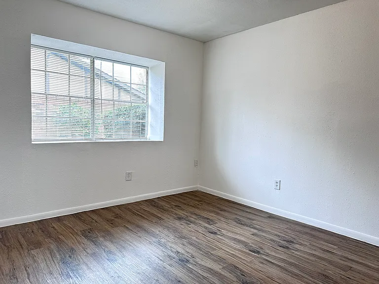 Timber Crossing Apartments — Photo 18