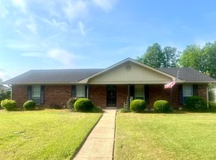 824 Skylark Dr, Columbus, MS 39702