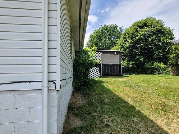 3rd image of 50435 Cindy Dr