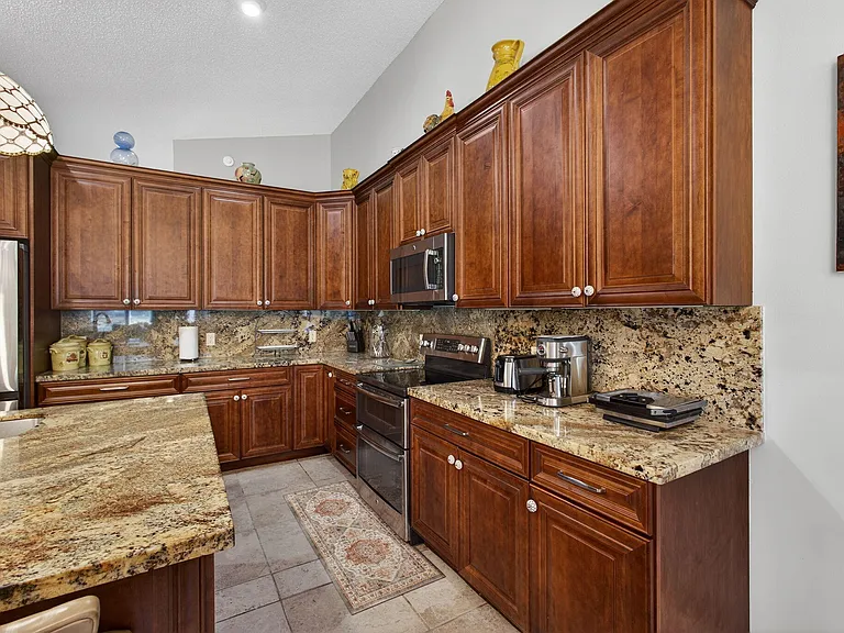 168 Thornton Dr — Photo 15