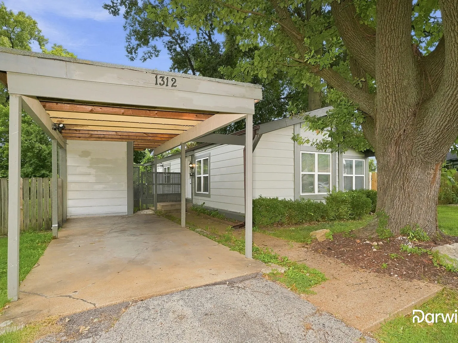 3 bed, 2.0 bath, 1212 sqft, $1,695 — Photo 2