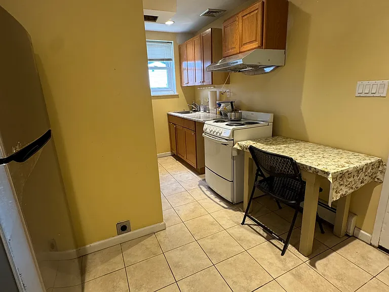 12 Hillary Ln — Photo 3