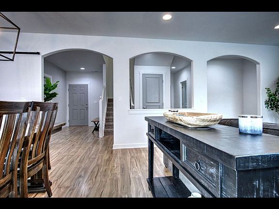 4th image of 62 Oak Heights Dr
