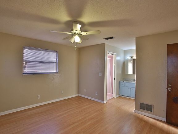 4th image of 13 Farragut Dr