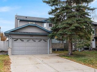 399 W Sunlake Rd SE, Calgary, AB T2X 3H4