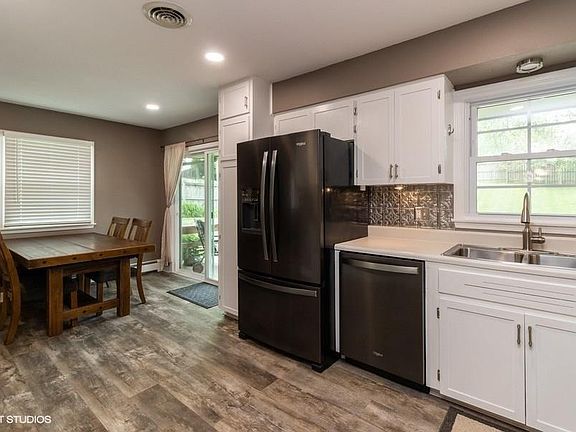 4th image of 1208 Stephen Ct