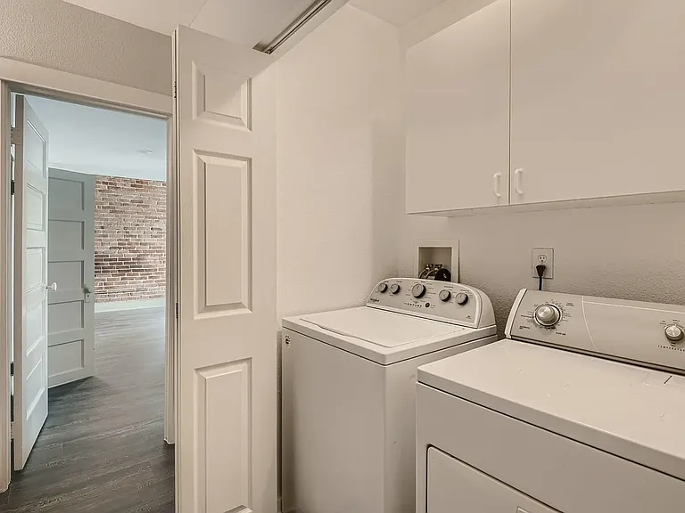 2343 Hooker St — Photo 16