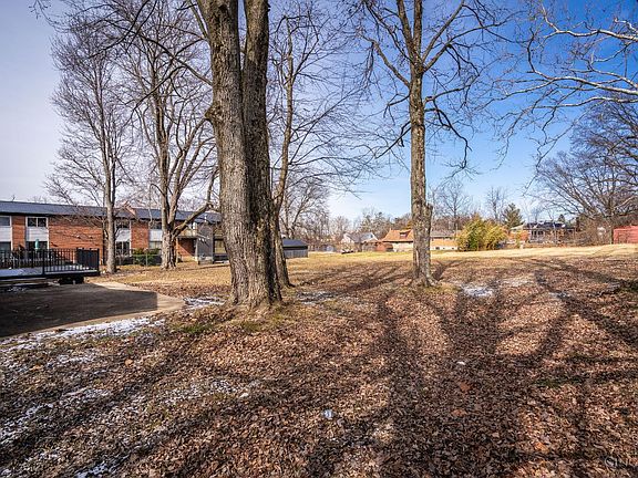 5th image of 2836 Banning Rd