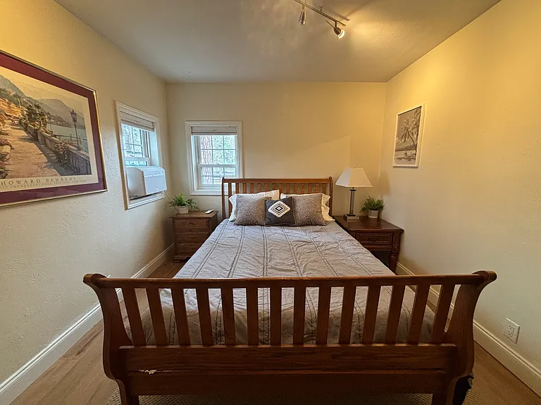450 SE Reed Market Rd — Photo 17