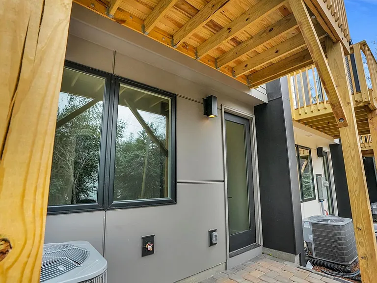 142 Mattoon St — Photo 38