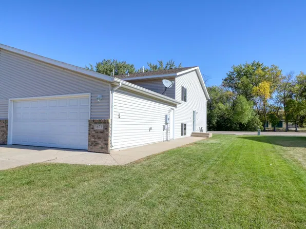 1673 6th St W, West Fargo, ND 58078