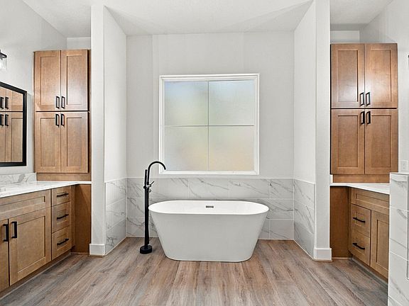 4th image of 303 Pelican St