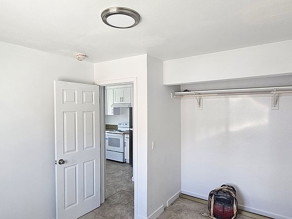 3rd image of 617 S Willowbrook Ave
