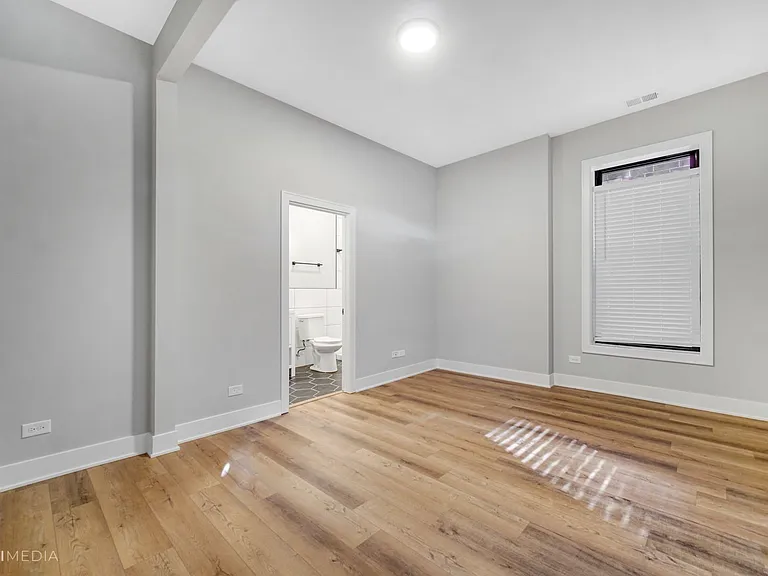 2735 W Polk St — Photo 11