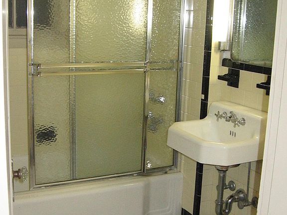 5th image of 609 Washington St APT 1