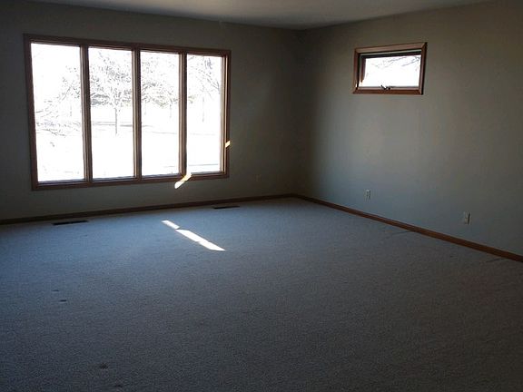 3rd image of 215 W 18th St