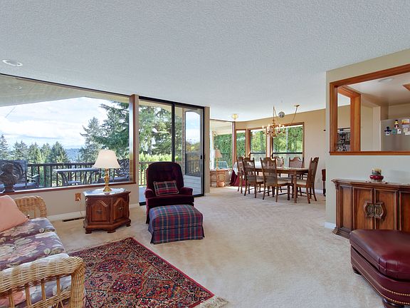 4th image of 948 178th Ave NE