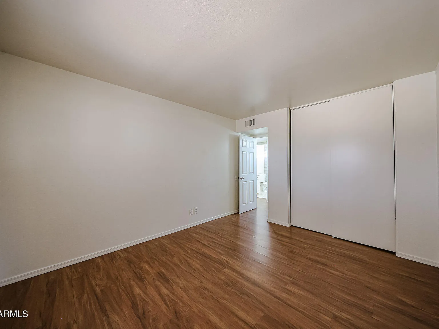 2 bed, 1.0 bath, 700 sqft, $1,050 — Photo 3