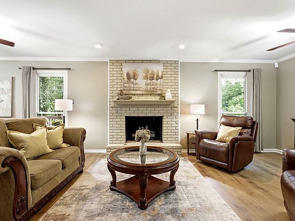 4th image of 10725 Crestdale Ln