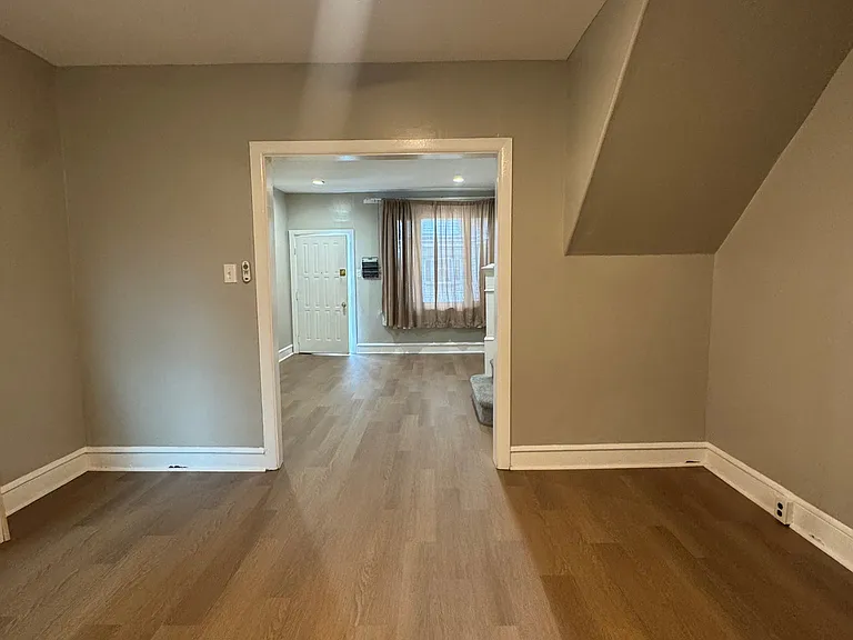 8XX S Alden St — Photo 16