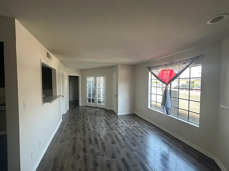 413 W Glenoaks Blvd #8 — Photo 5