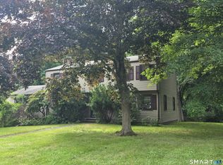 8 Squire Ln, Shelton, CT 06484