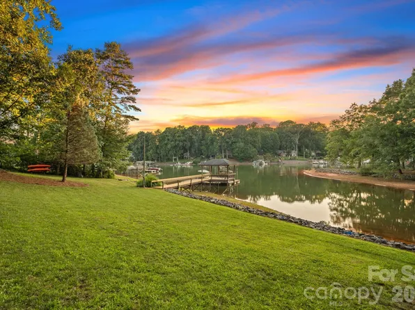 385 Sundown Rd, Mooresville, NC 28117