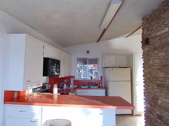 3rd image of 1402 Highland Dr