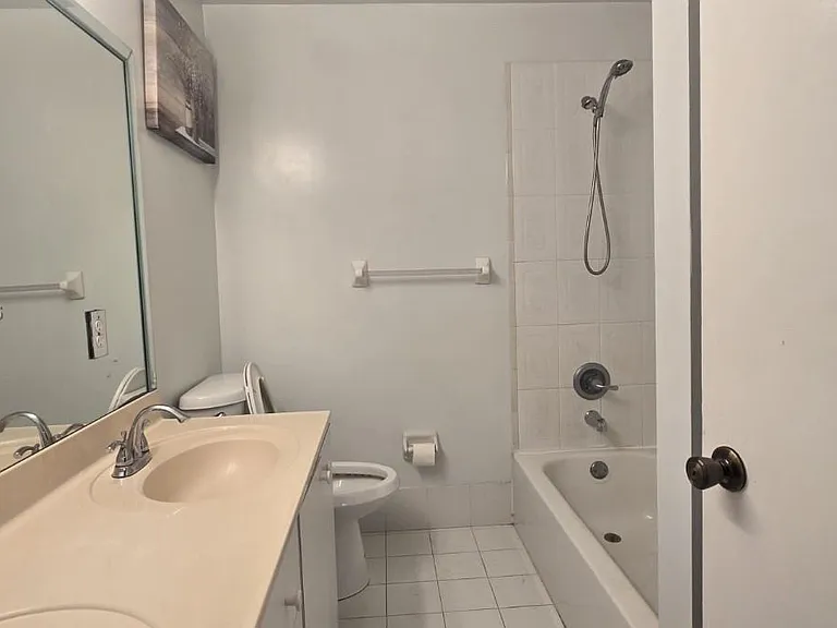 9092 NW 40th St #4 — Photo 17