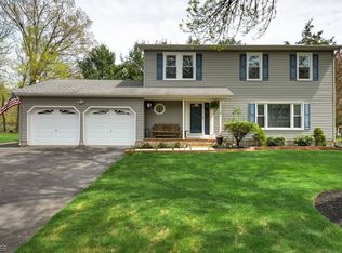 8 Pine Ridge Dr, Branchburg, NJ 08876