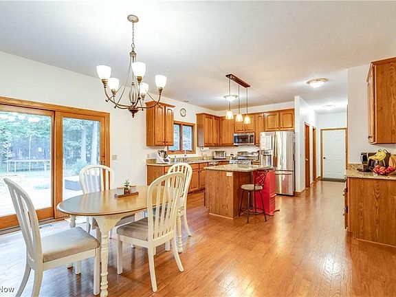 5th image of 1040 Ashwood Ln