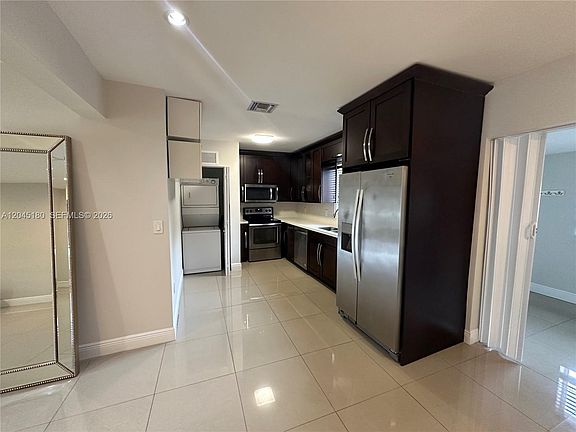 3rd image of 2155 Biarritz Dr