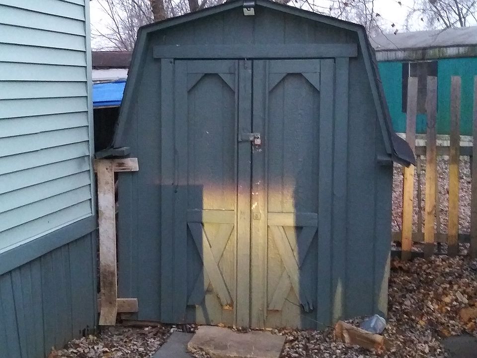2nd image of 1975 Hummingbird Cir