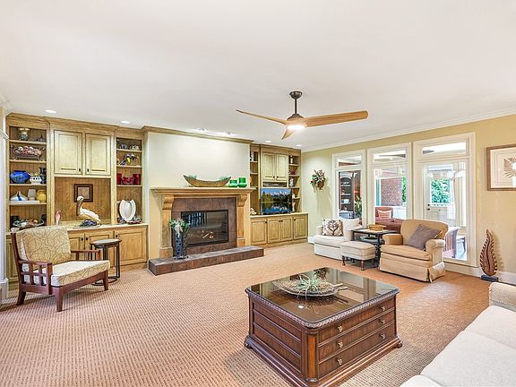 4th image of 1002 Thornehill Dr